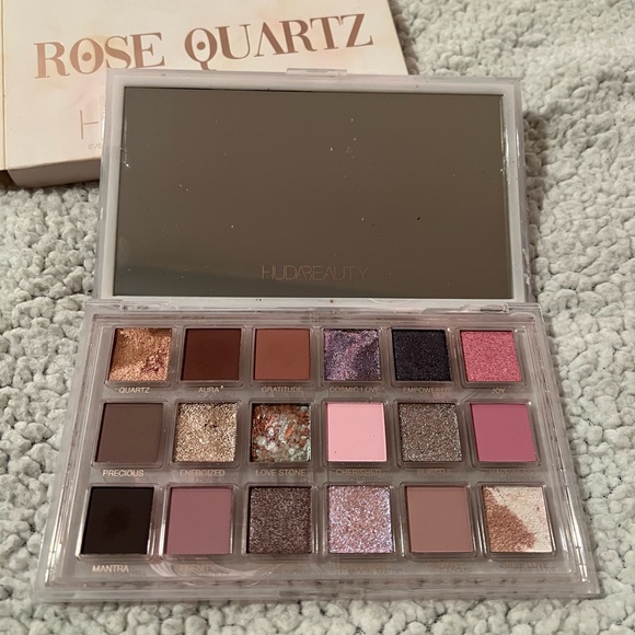 HUDA BEAUTY Makeup Huda Beauty Rose Quarts Eyeshadow Pallet Swatched Once Like New Mirror
